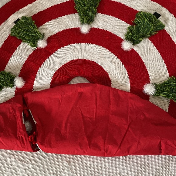 Hand knit Christmas tree round 51” skirt - Picture 6 of 9